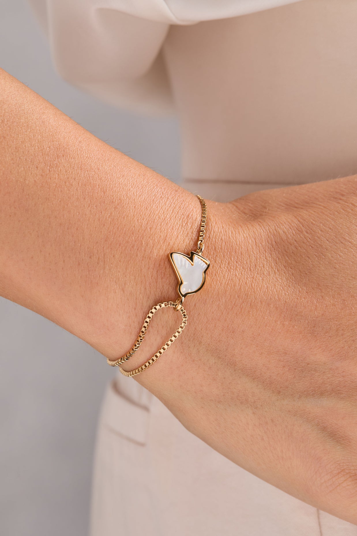 Dove 'Peace' Mother of Pearl Pull Chain Bracelet