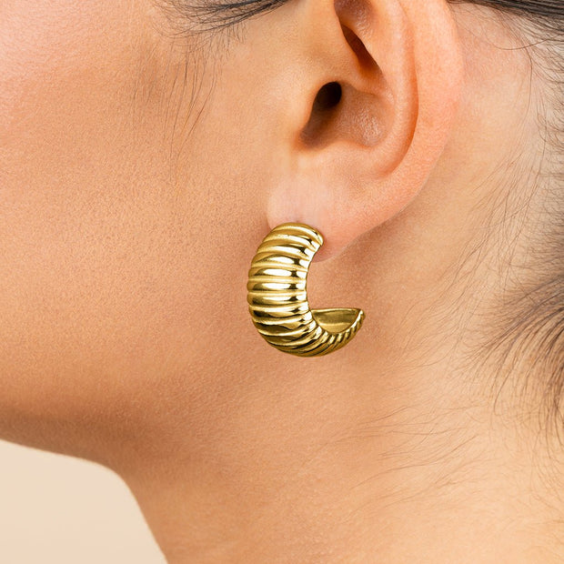 Philippa Ribbed Huggie Hoop Earrings