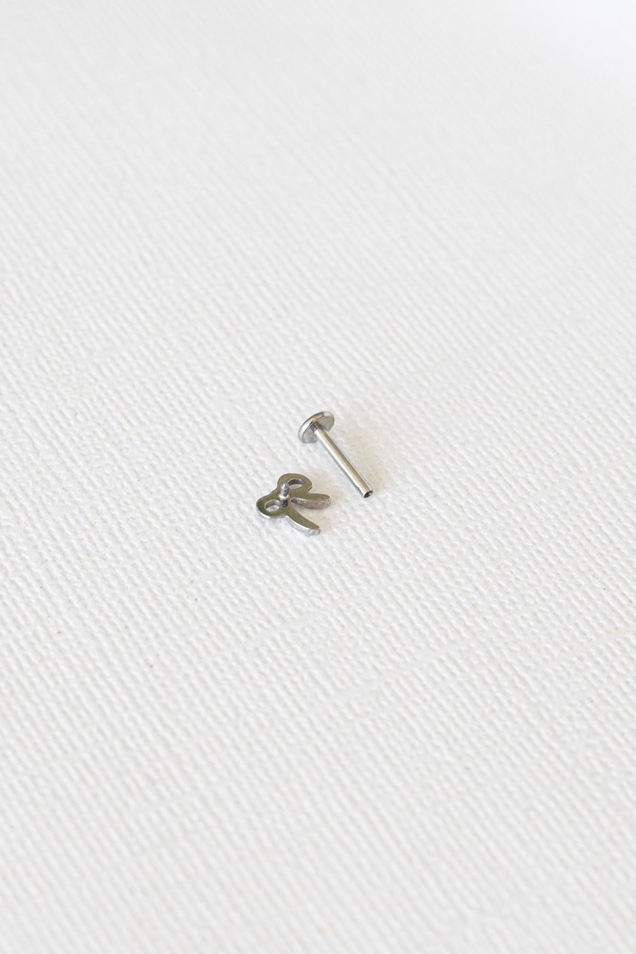 Bow Flat Back Stud